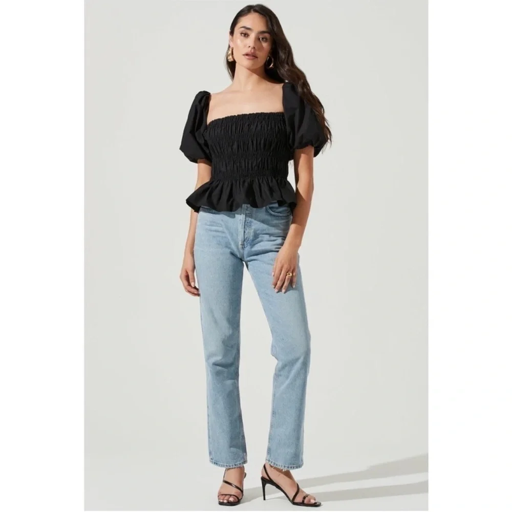 NWT ASTR The Label Savina Puff Bubble Sleeve Square Neck Smocked Peplum Top S
